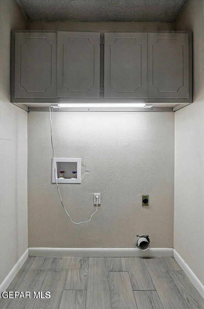 Building Photo - 11273 Ivanhoe Dr