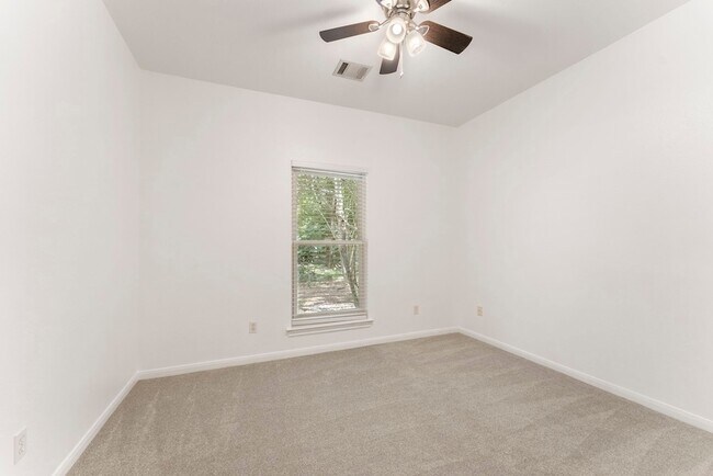 Building Photo - 618 W Rollingwood St