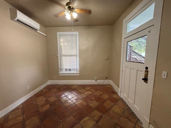 Building Photo - 1Bd/1Bth Historic Apartment off Broadway –...