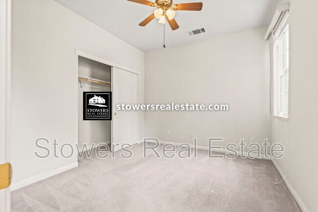 Building Photo - 1570 Eastlake Cir