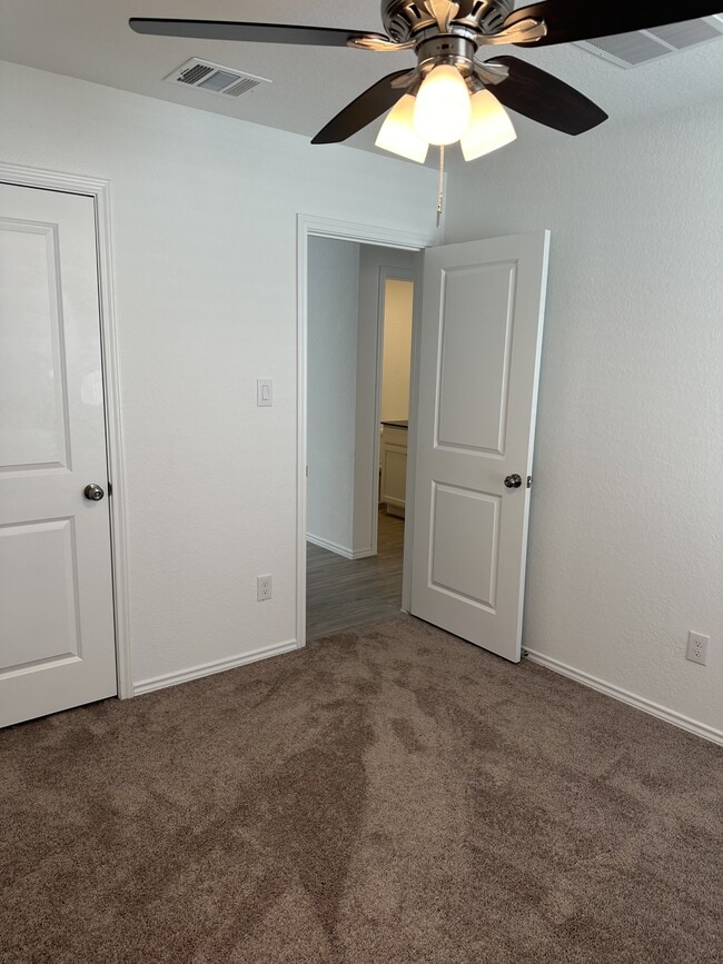 Building Photo - 2422 Broken Arrow