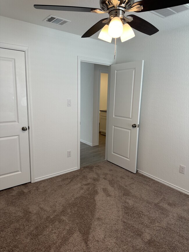 Building Photo - 2422 Broken Arrow