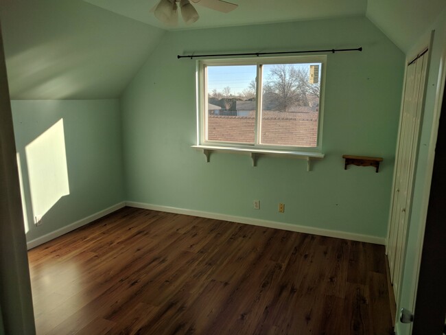 2nd floor bedroom with 2 closets - 8716 E 47th Pl