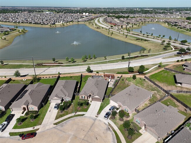 Building Photo - 7206 Highland Chase Dr