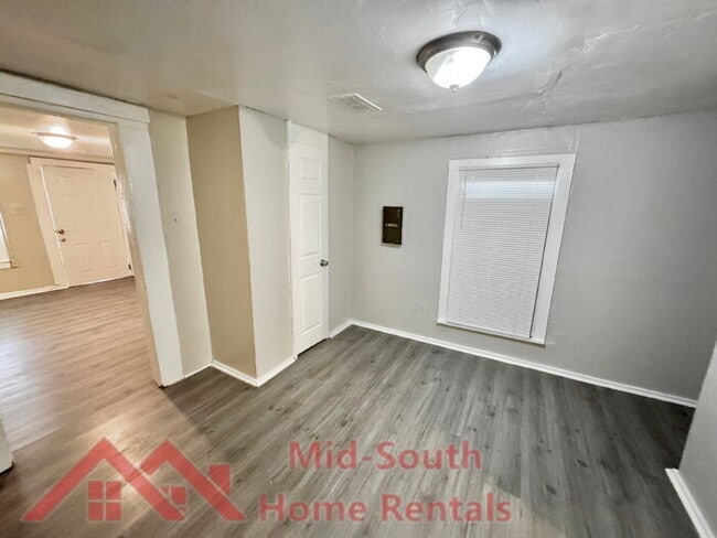 Building Photo - 1536 Brookins St