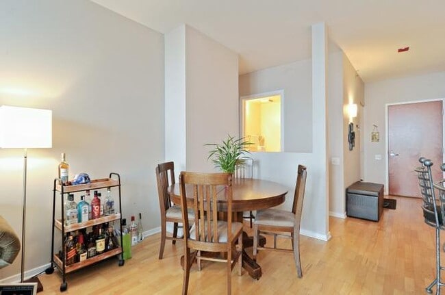 Building Photo - 210 S Desplaines St