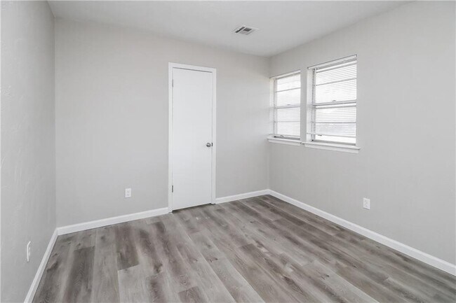 Building Photo - 217 Cherrywood Dr