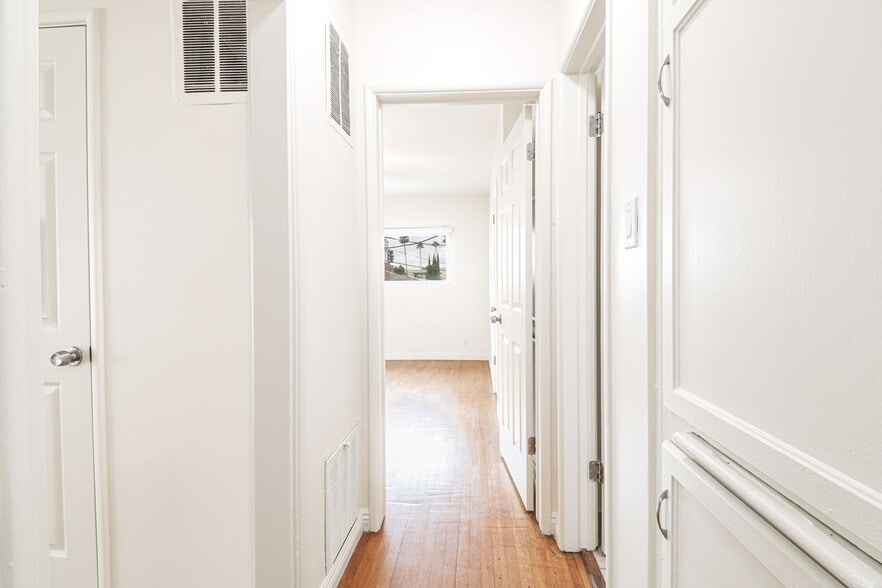 Building Photo - 1801 N Harvard Blvd