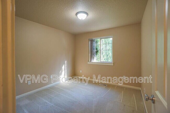 Building Photo - 8019 NE 61st St