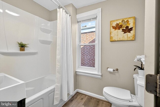 Building Photo - Spacious 3BR/1BA in Wilmington