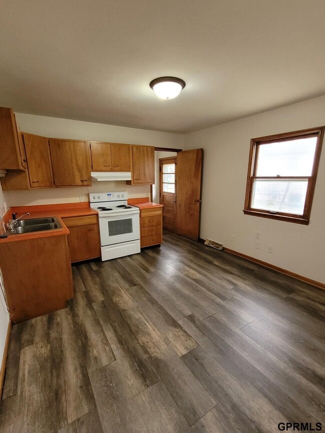 Building Photo - 2216 Lincoln Ave