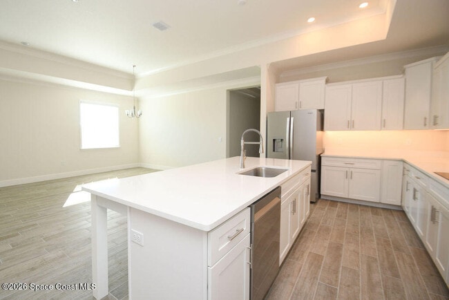 Building Photo - 657 Clearwater Ave