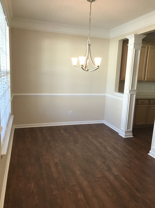 Building Photo - 3 Bedroom  2.5 Bath townhome located at  T...