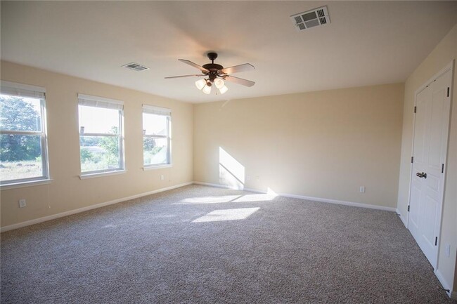 Building Photo - 14825 Fernhill Dr