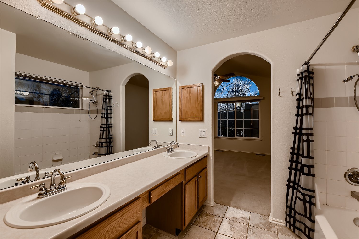 Building Photo - 2625 Fernwood Pl