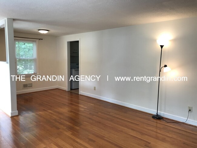 Building Photo - 3023 Hollowell Ave SW