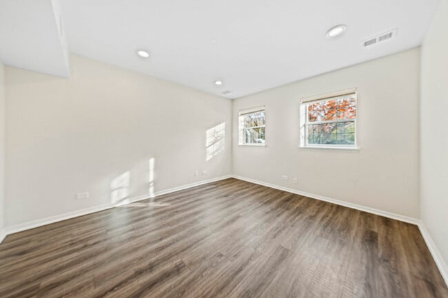 Building Photo - 2106 Rugen Rd