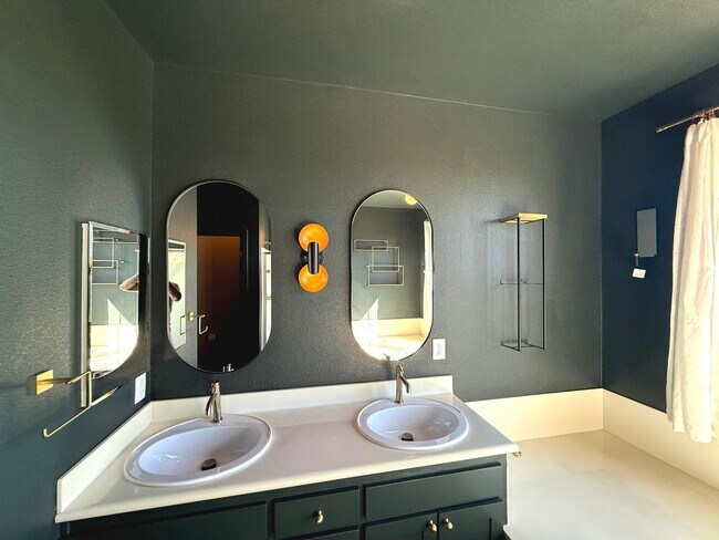 Building Photo - NEW CONSTRUCTION HUGE 1800sf 3BR/3BA 2GR Caballo Hills Townhome Western Views AVAIL NOW