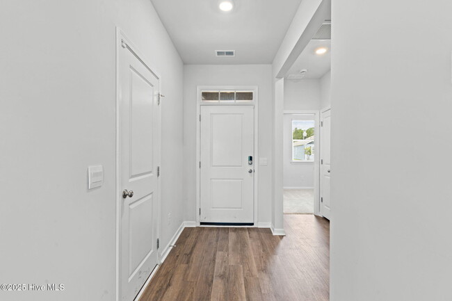 Building Photo - 1760 RIVERTON Dr SE