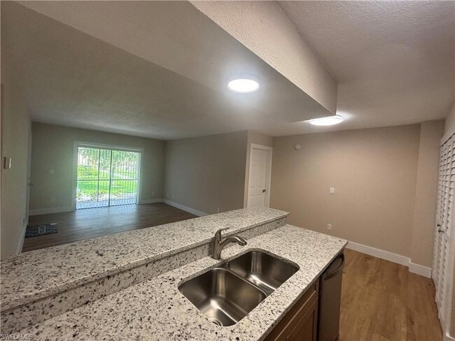 Building Photo - 5305 Summerlin Rd