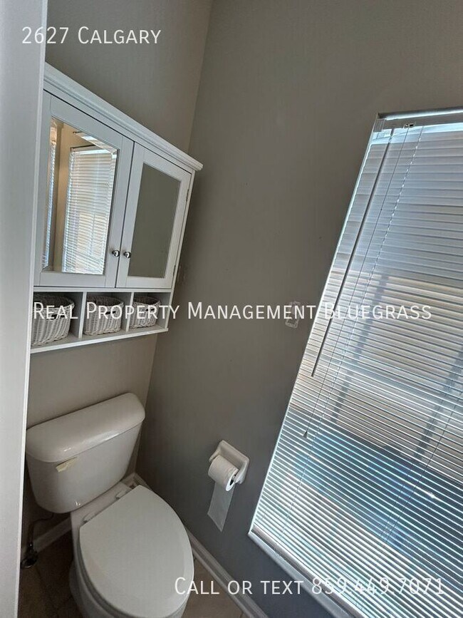 Building Photo - 2627 Calgary-