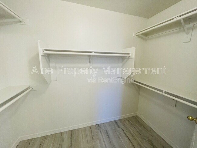 Building Photo - 43724 Elm Dr