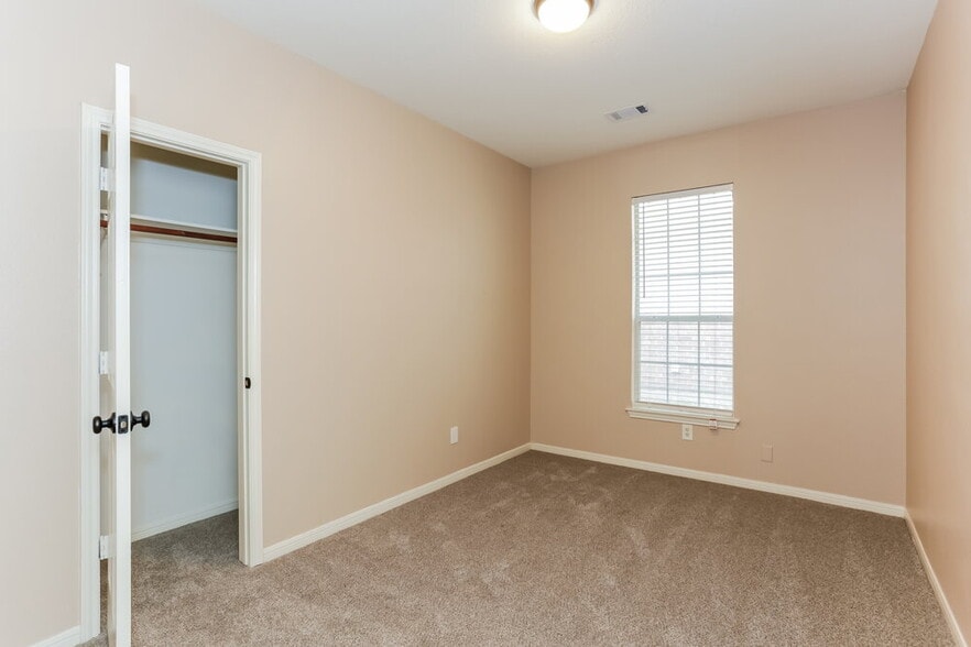 Building Photo - 1510 Lost Creek Dr