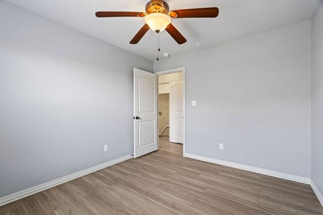 Building Photo - 1118 Springhill Rd