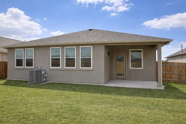 Building Photo - 608 Mais Dr