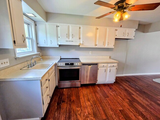 Building Photo - 5657 Wood Ln