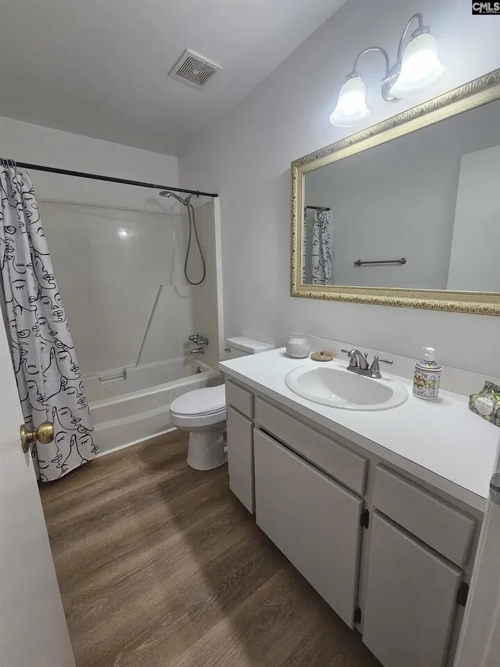 Building Photo - 601 Picadilly Sq