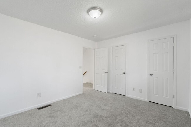 Building Photo - Updated 2-bedroom, 1.5-bath townhome in Winston-Salem