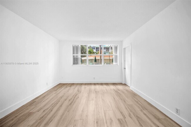 Building Photo - 1333 E Hallandale Beach Blvd