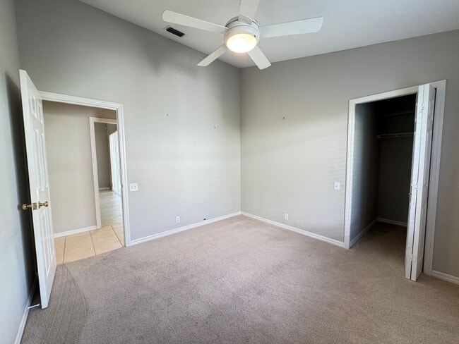 Building Photo - 4 Bedroom 2 Bathroom + Den - Large Garage and  Heated  Pool!