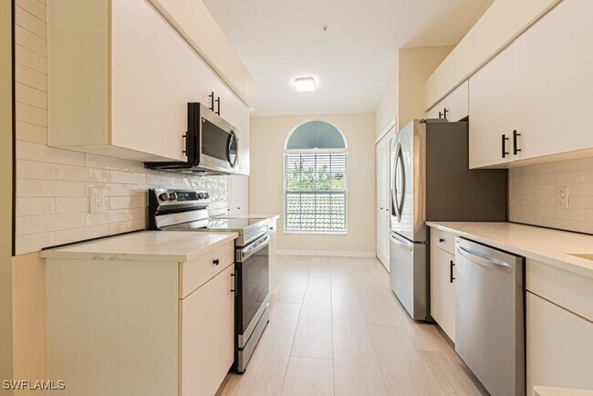Building Photo - 4985 Sandra Bay Dr