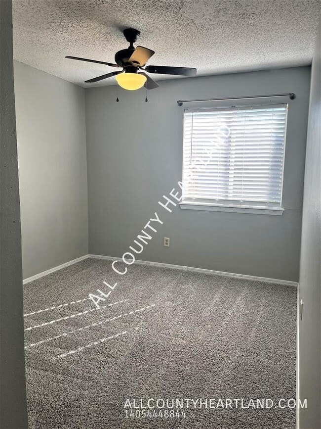 Building Photo - 221 Jason Dr