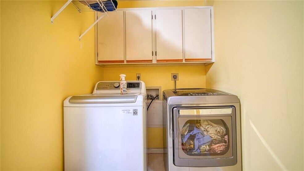 Building Photo - 11101 SW 15th Manor