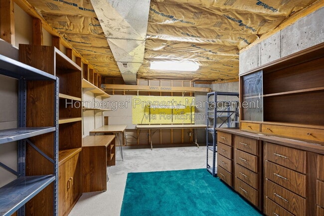 Building Photo - 9811 N Comanche Dr