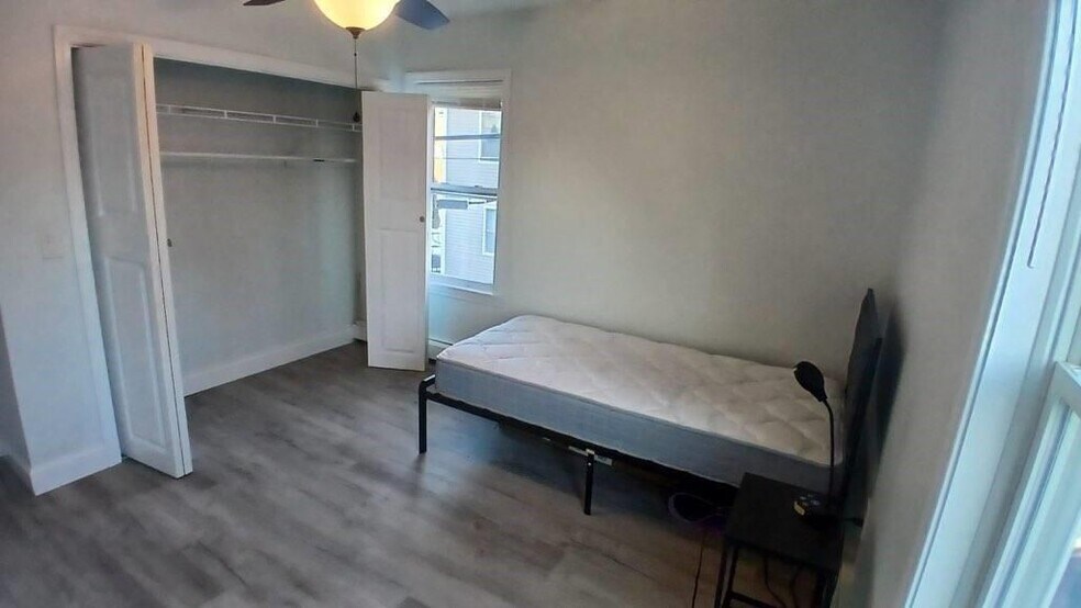 Building Photo - 93 Bay View Avenue, 2S