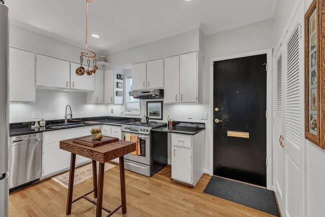 Building Photo - 678 Timber Ln