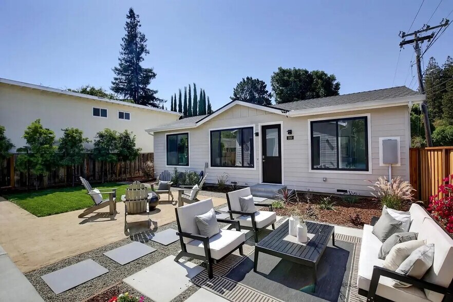 Relax in spacious patio - 200 Mountain View Ave