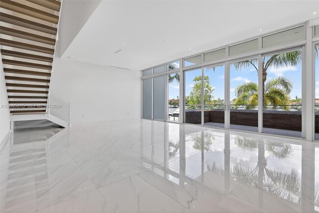 Building Photo - 3750 Yacht Club Dr