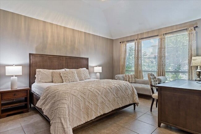 Building Photo - 1505 Laurel Oak Loop