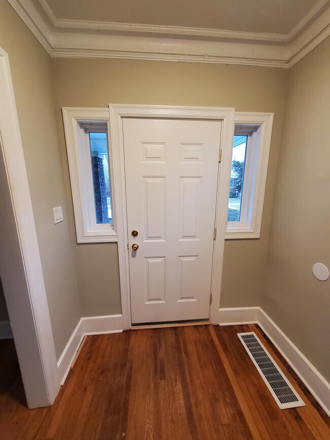 Building Photo - 2914 Hurlbut St