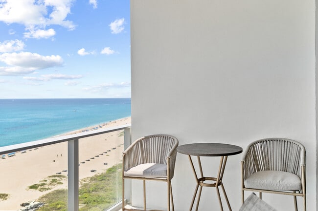 Building Photo - 3100 N Ocean Dr