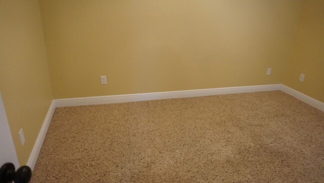 Building Photo - 4 bedroom in Crestwood-convenient location