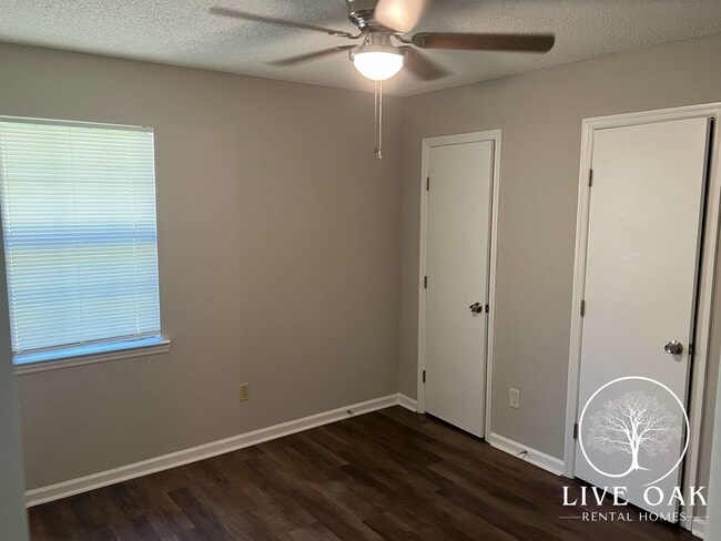 Building Photo - MOVE-IN SPECIAL: $500 OFF 1st MONTH'S RENT!**