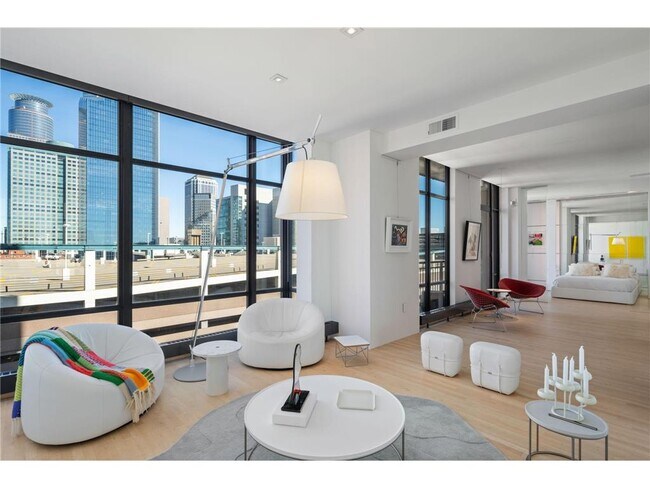 Building Photo - 201 S 11th St