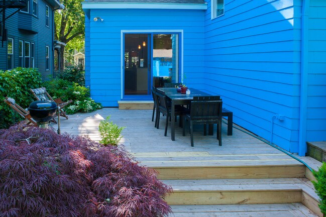 Building Photo - 63 Meigs St