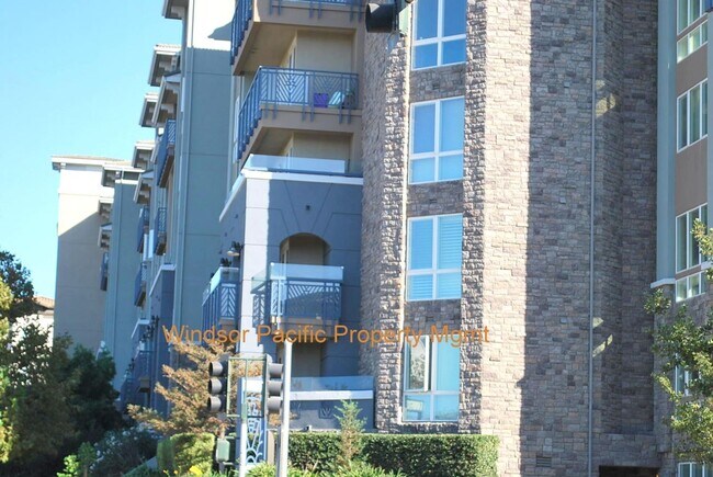 Building Photo - Great Corner Condo ! Lots Of Light ! Elan ...